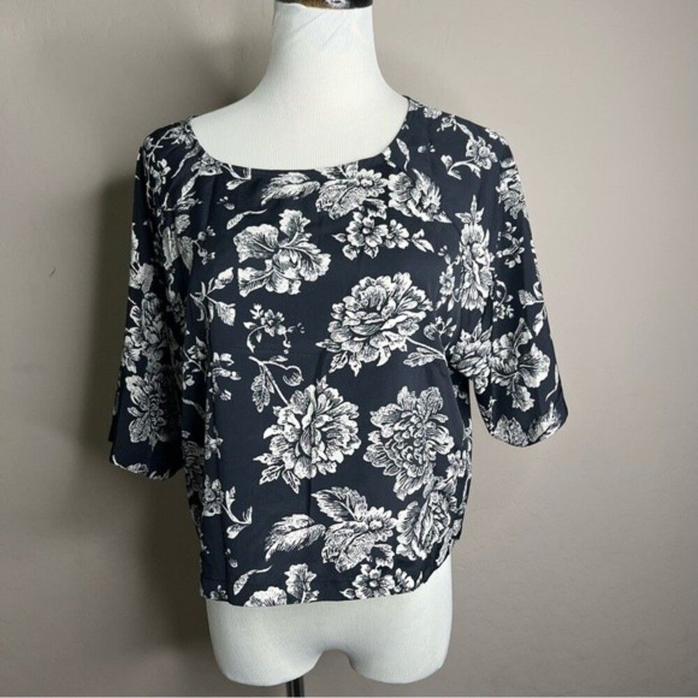 House Of Harlow 1960 Floral Black Boxy Crop Top